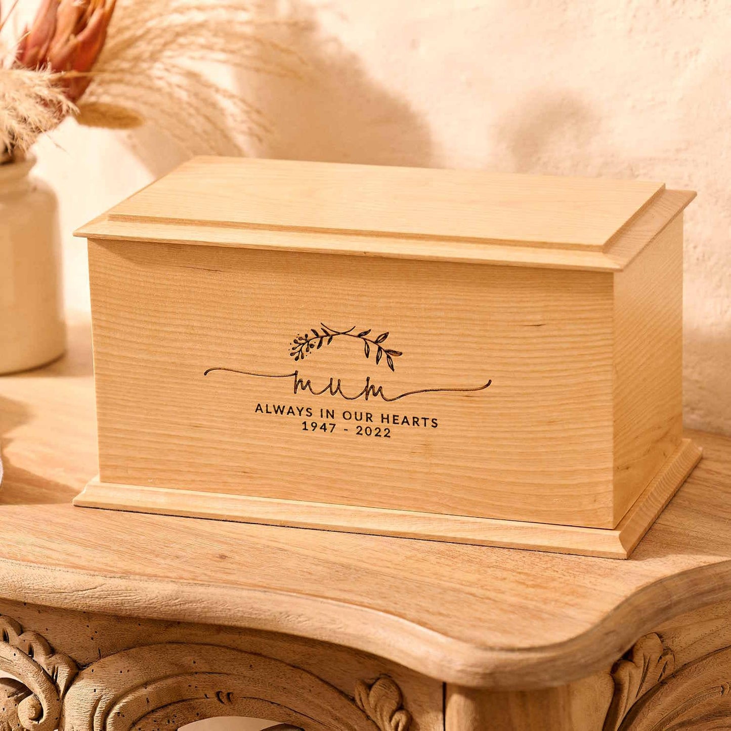 Personalised ash wood cremation urn with laurel wreath engraving – custom engraved wooden urn for ashe