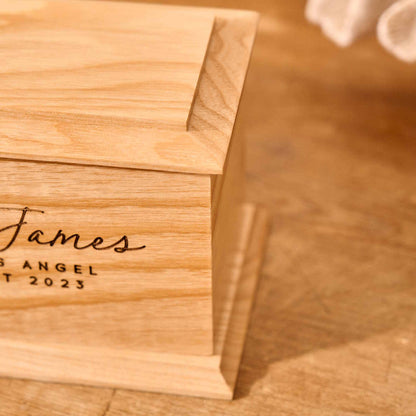 Detailed engraving of name and motif on personalised stillborn urn.