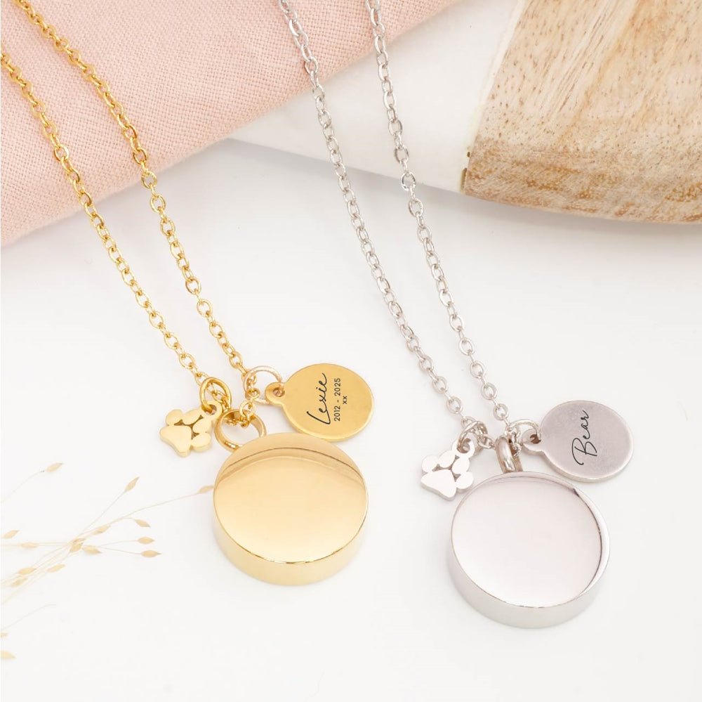Close-up of pet paw cremation pendant – detailed view of memorial jewellery for pet remembrance
