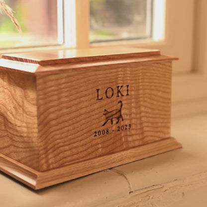 A video showing details of a cat urn. It is a cremation urn for cats with the name Loki engraved above an engraved cat. The urn is for pet ashes.